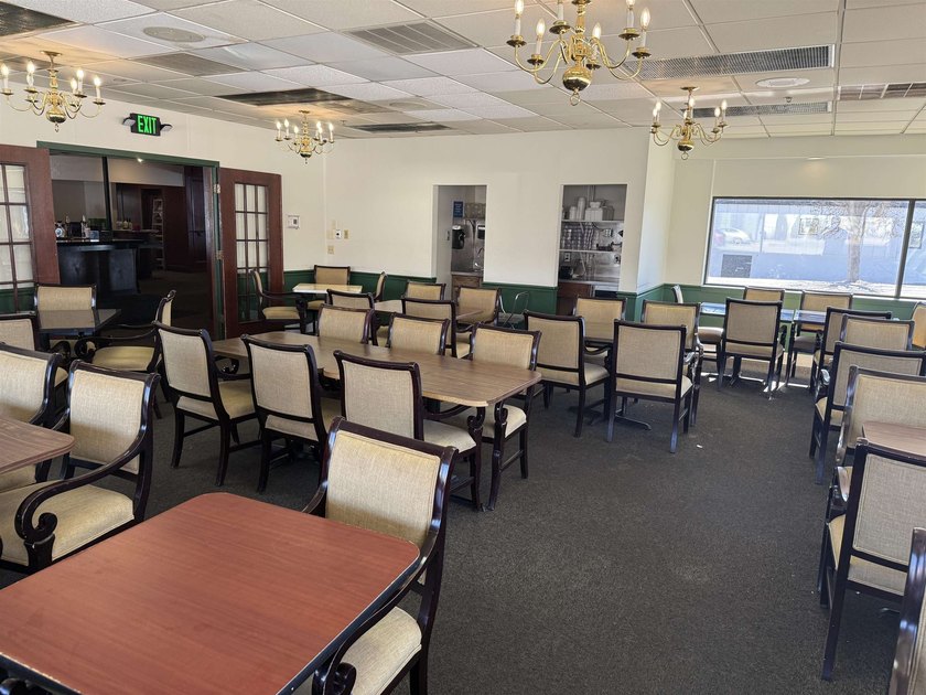 6,256 sq.ft. Free standing restaurant building (Former Esquire - photo 11
