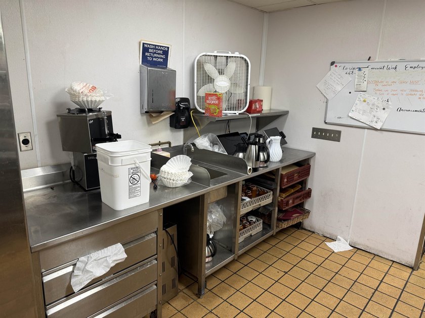 6,256 sq.ft. Free standing restaurant building (Former Esquire - photo 17