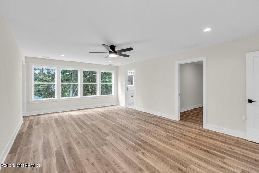 Beautiful, NEW CONSTRUCTION. This Custom Colonial features a - photo 19