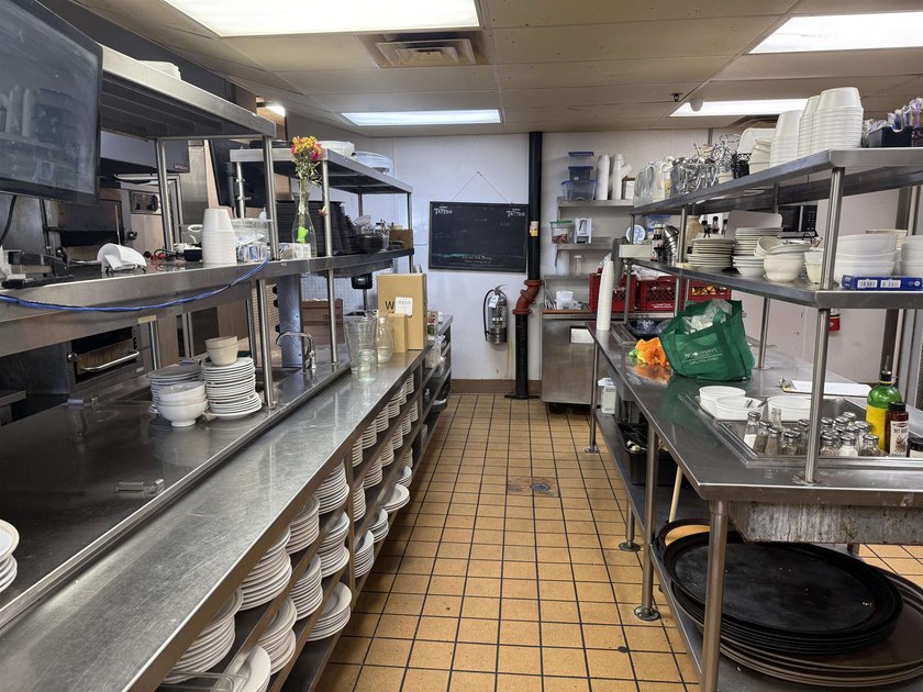 6,256 sq.ft. Free standing restaurant building (Former Esquire - photo 20