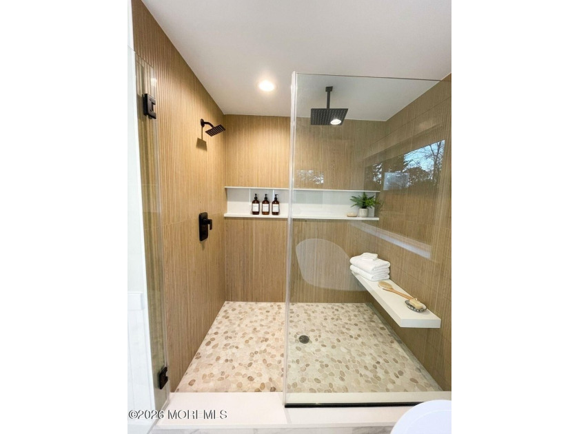 Beautiful, NEW CONSTRUCTION. This Custom Colonial features a - photo 22
