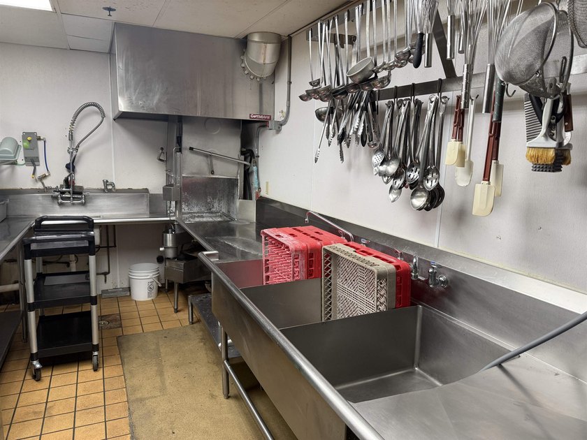 6,256 sq.ft. Free standing restaurant building (Former Esquire - photo 23