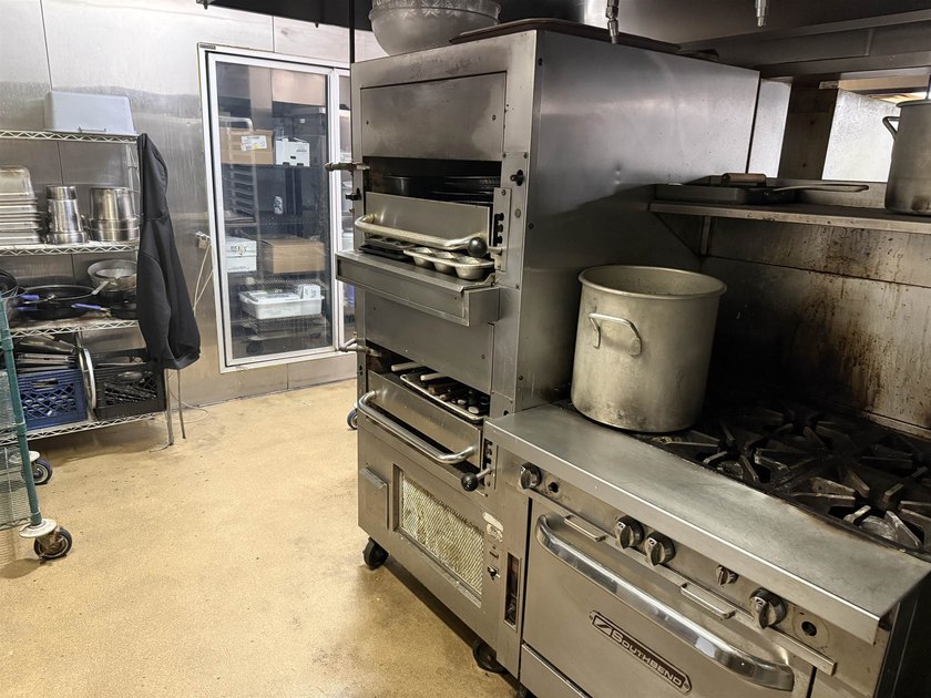 6,256 sq.ft. Free standing restaurant building (Former Esquire - photo 29