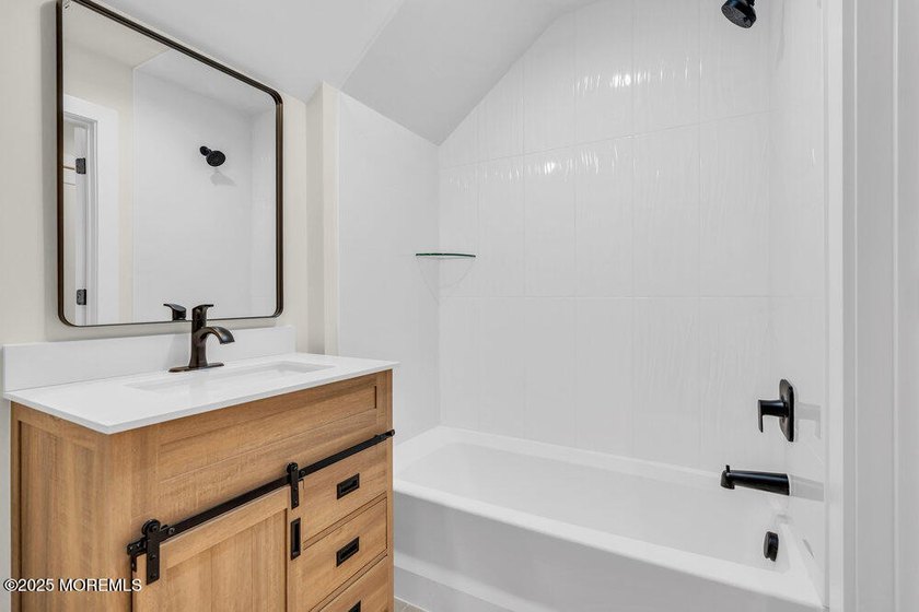 Beautiful, NEW CONSTRUCTION. This Custom Colonial features a - photo 30