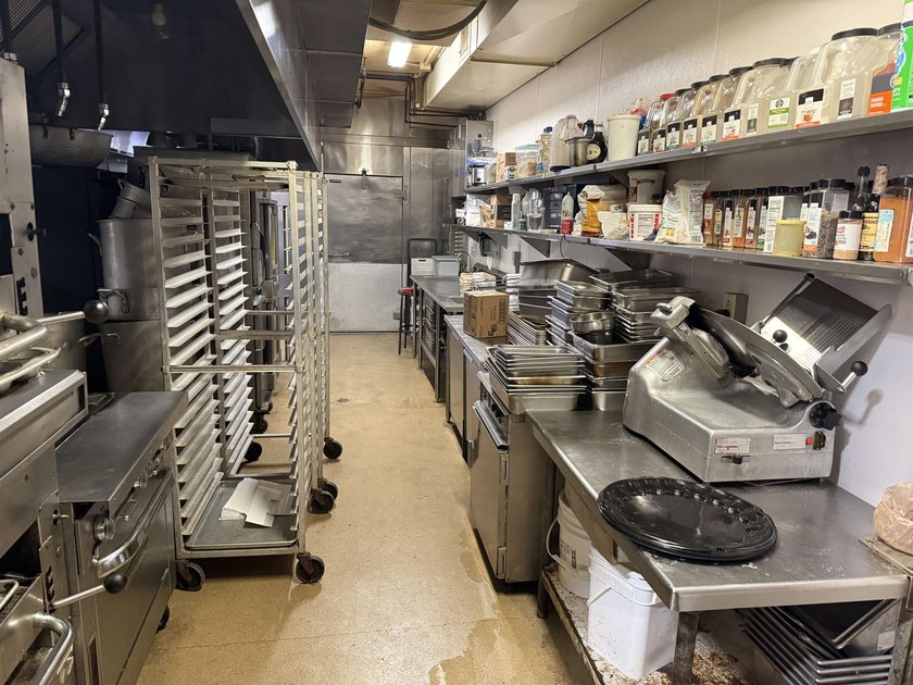 6,256 sq.ft. Free standing restaurant building (Former Esquire - photo 30