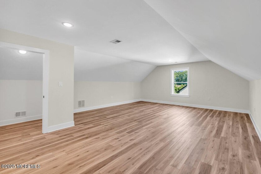 Beautiful, NEW CONSTRUCTION. This Custom Colonial features a - photo 32