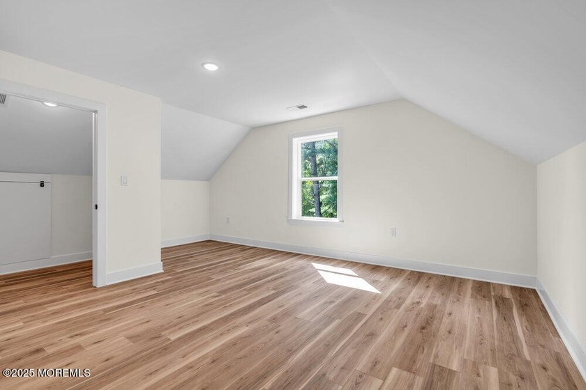 Beautiful, NEW CONSTRUCTION. This Custom Colonial features a - photo 34