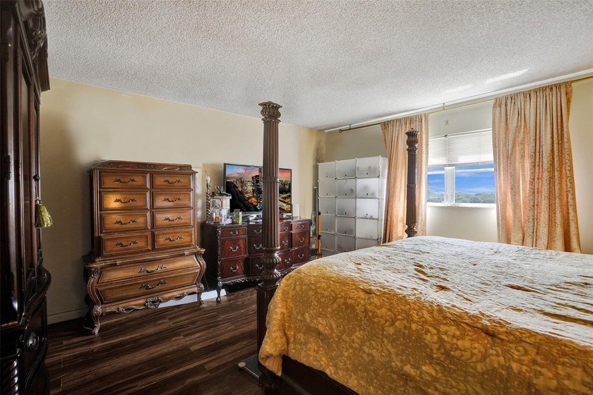 Come see this beautifully charming 1 bed, 1.5 bath condo in the - photo 14