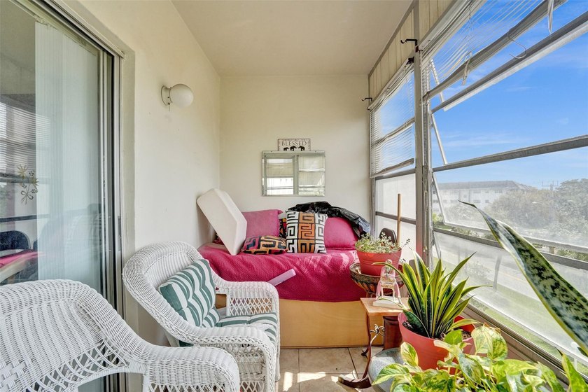 Come see this beautifully charming 1 bed, 1.5 bath condo in the - photo 17