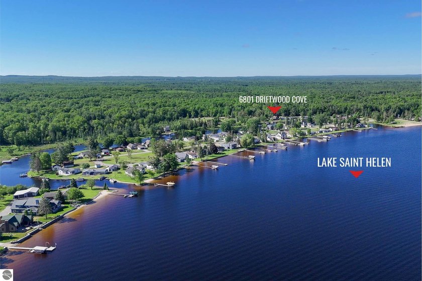 Stunning Waterfront home on Lake St. Helen. The open-floorplan - photo 41