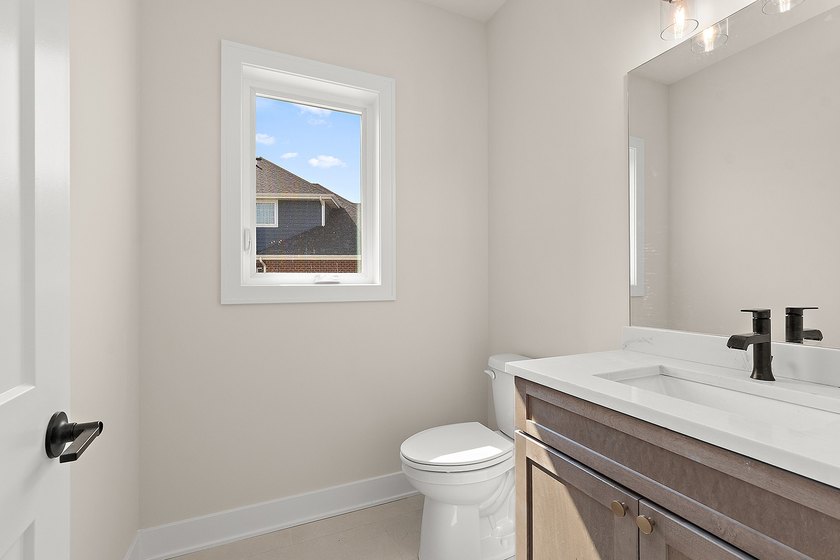 Quality built home in Lakeview Estates. Wainscoting, decorative - photo 27