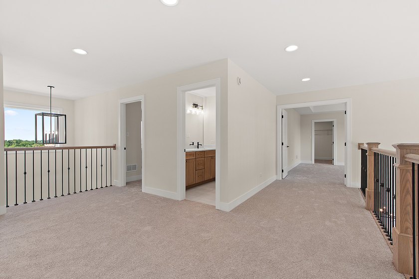 Quality built home in Lakeview Estates. Wainscoting, decorative - photo 28