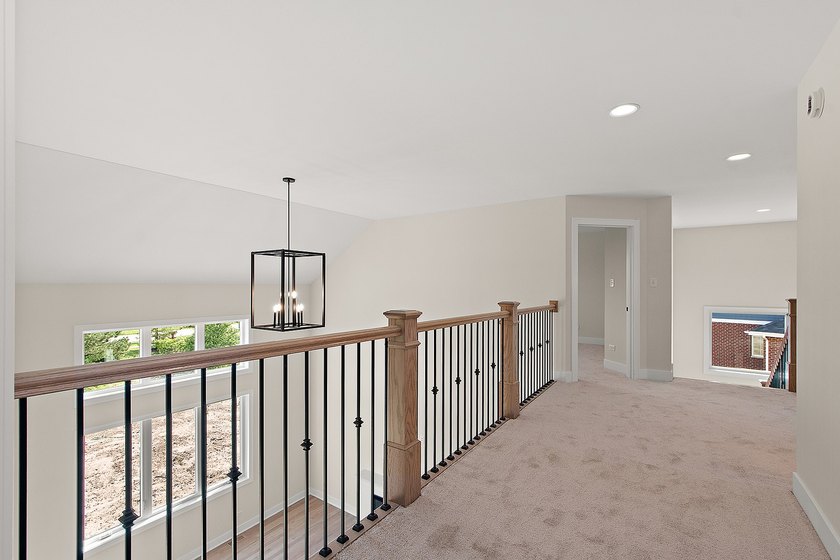 Quality built home in Lakeview Estates. Wainscoting, decorative - photo 29