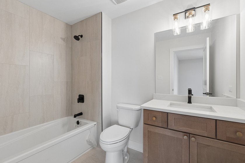 Quality built home in Lakeview Estates. Wainscoting, decorative - photo 36