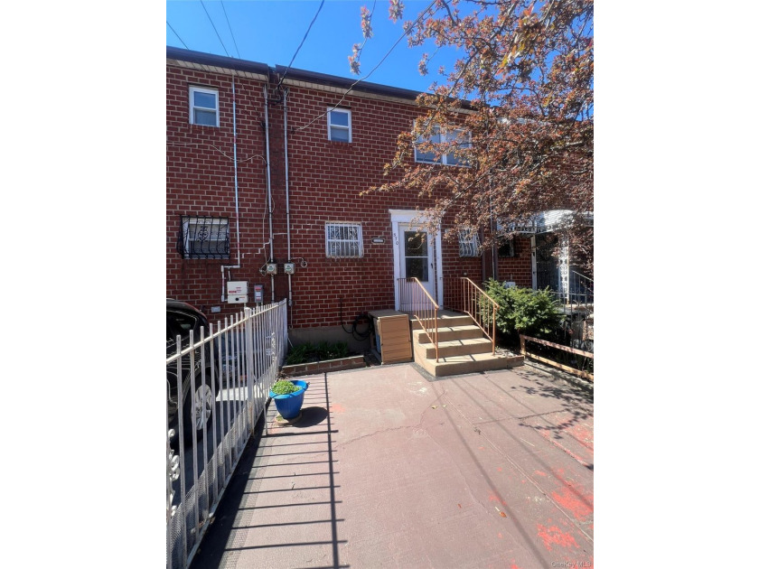 Located on a peaceful, tree-lined street in the Brownville - photo 2