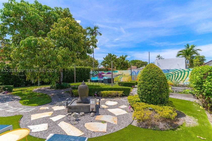 Charming tropical oasis in the heart of Miami! This beautifully - photo 22