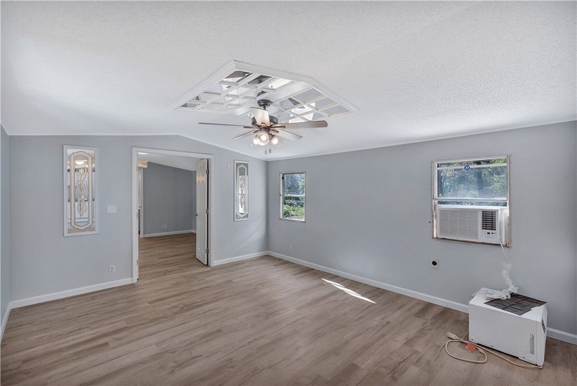 Single Wide Mobile home located on a 1.28-acre level lot. Brand - photo 4