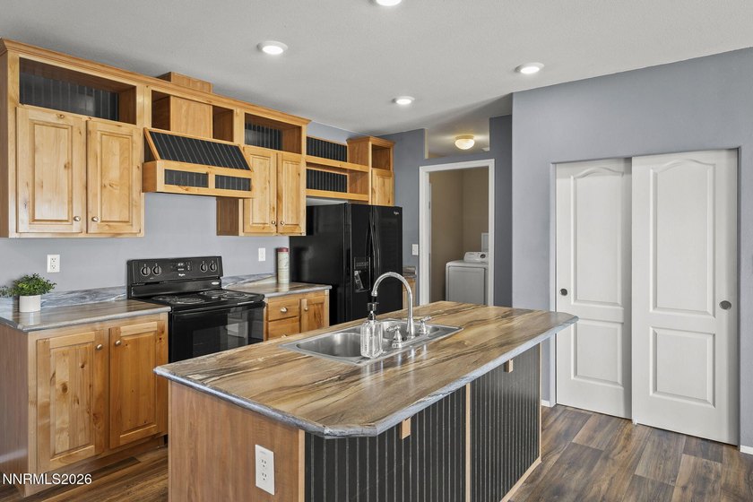 Enjoy the perfect blend of space, comfort, and panoramic Nevada - photo 15