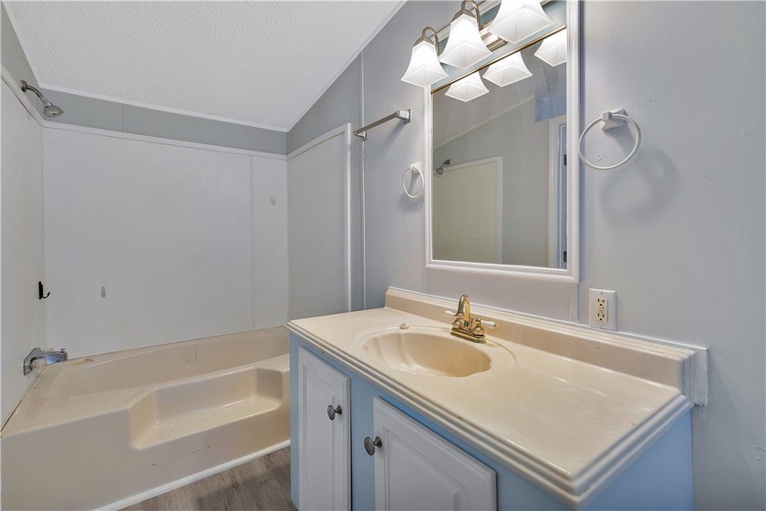 Single Wide Mobile home located on a 1.28-acre level lot. Brand - photo 10