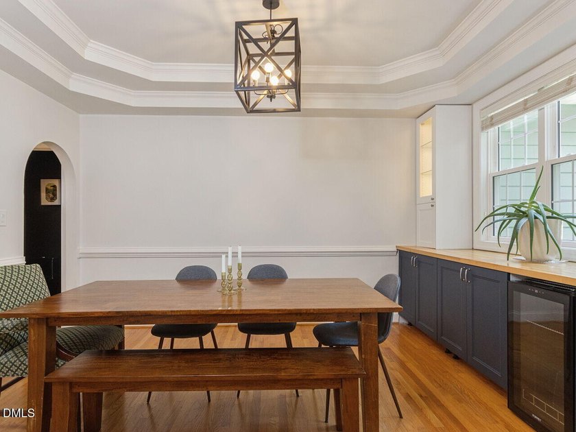 Welcome to this beautifully maintained 4-bedroom, 2.5-bath home - photo 6