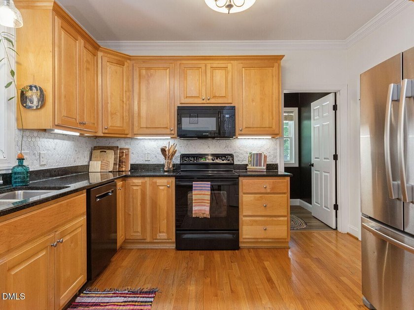 Welcome to this beautifully maintained 4-bedroom, 2.5-bath home - photo 10