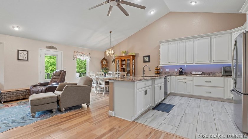 Spacious and well designed 2 level villa offering 4 bedrooms, 3 - photo 12