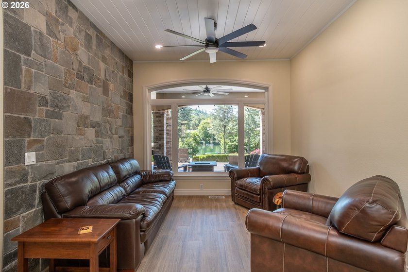 Luxury waterfront living on the backwaters of the North Umpqua - photo 13