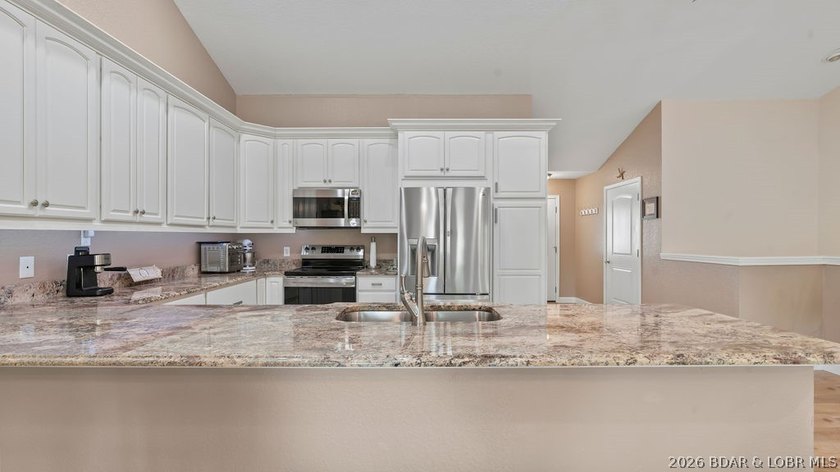 Spacious and well designed 2 level villa offering 4 bedrooms, 3 - photo 16