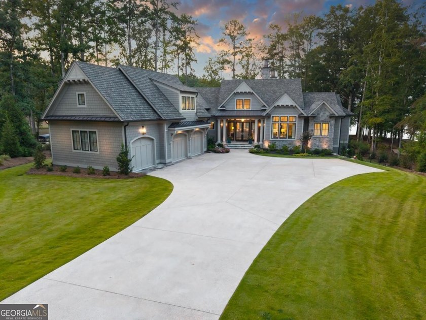 LAKEFRONT BUILDER'S PERSONAL HOME IN REYNOLDS LAKE OCONEE where - photo 2