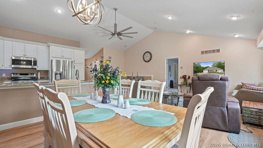 Spacious and well designed 2 level villa offering 4 bedrooms, 3 - photo 24