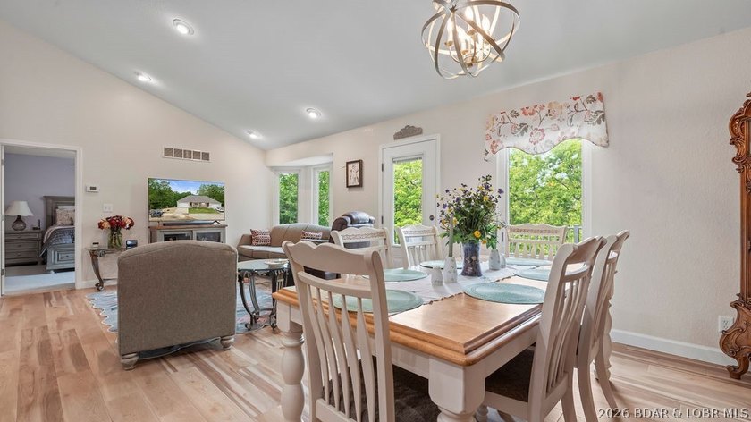 Spacious and well designed 2 level villa offering 4 bedrooms, 3 - photo 25