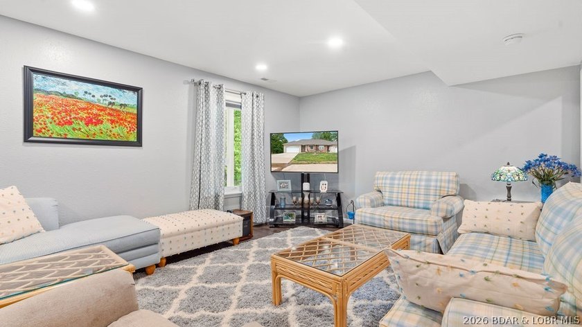 Spacious and well designed 2 level villa offering 4 bedrooms, 3 - photo 36