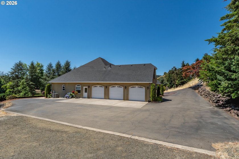 Luxury waterfront living on the backwaters of the North Umpqua - photo 39
