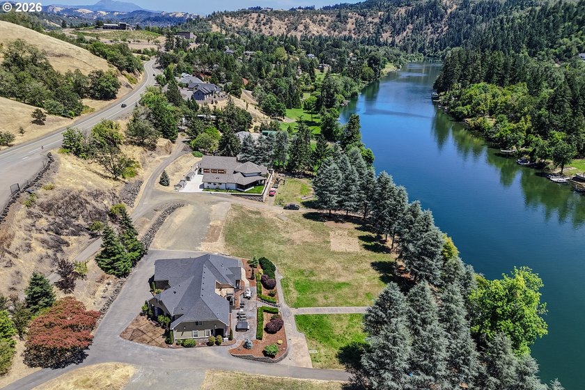 Luxury waterfront living on the backwaters of the North Umpqua - photo 44