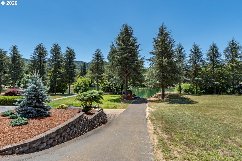 Luxury waterfront living on the backwaters of the North Umpqua - photo 45