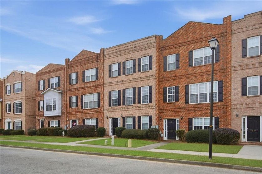 Stunning and Spacious Townhome in Desirable Acworth! Welcome - photo 3