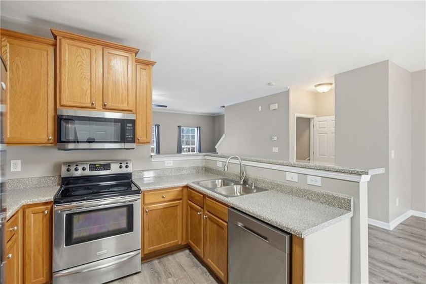 Stunning and Spacious Townhome in Desirable Acworth! Welcome - photo 9