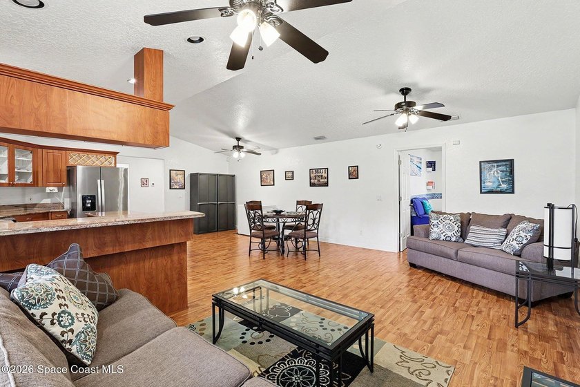 Welcome to this beautifully maintained 4-bdrm, 3-bath home - photo 5