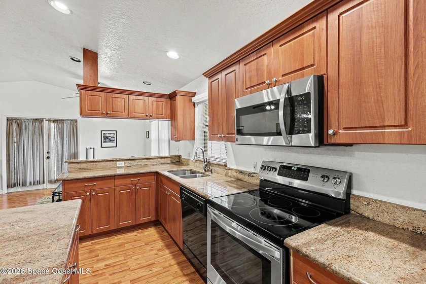 Welcome to this beautifully maintained 4-bdrm, 3-bath home - photo 8