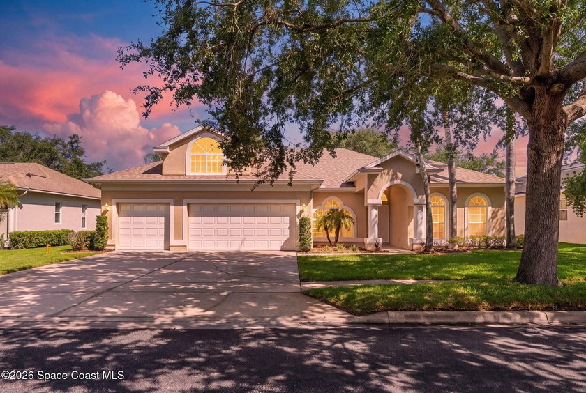 How does a 3bed, 2bath, 3 car garage with a bonus room and 21K - photo 2