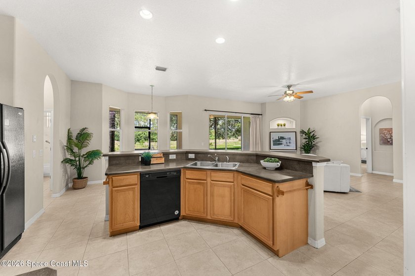 How does a 3bed, 2bath, 3 car garage with a bonus room and 21K - photo 6