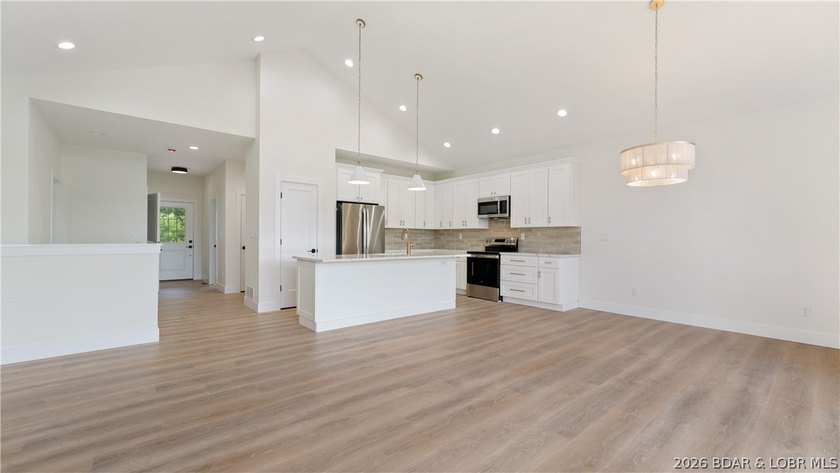 Brand-new, never-lived-in villa located at the 1MM in the - photo 13