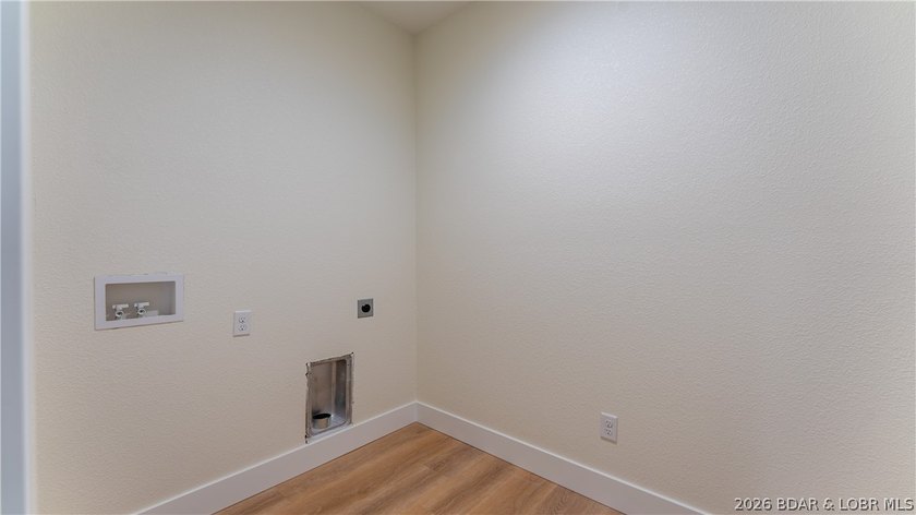 Brand-new, never-lived-in villa located at the 1MM in the - photo 22