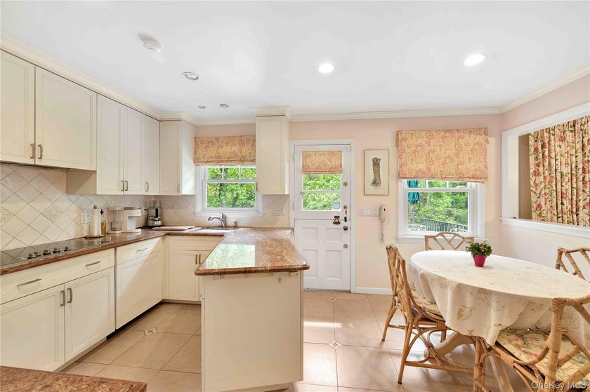 Nestled in one of Larchmont's most private and distinctive - photo 37