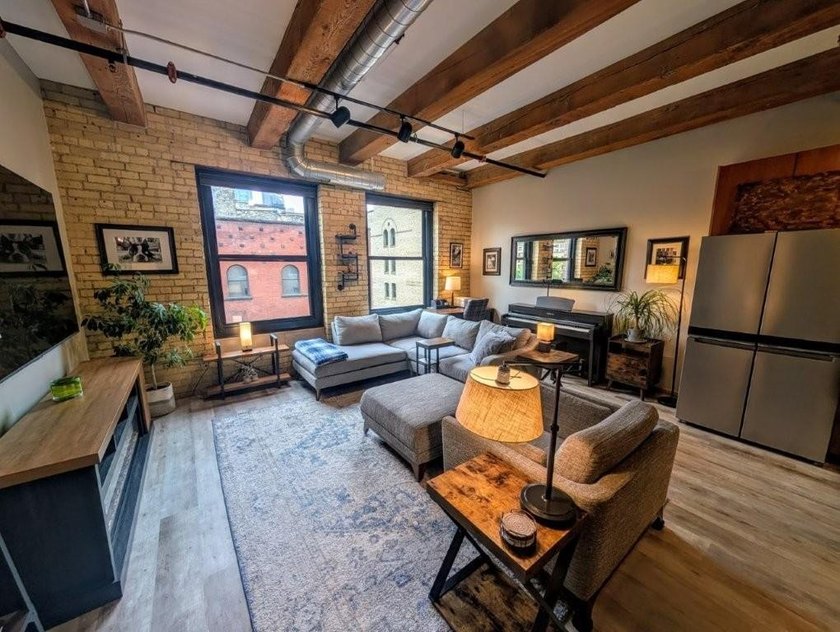 This beautifully maintained, open-concept condo/loft at River - photo 9