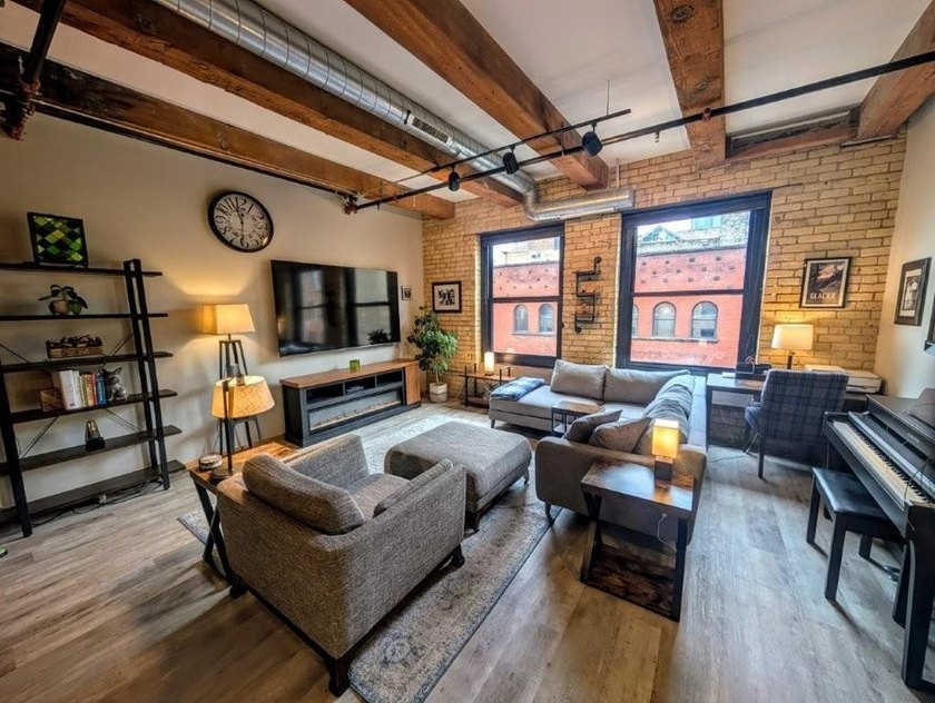 This beautifully maintained, open-concept condo/loft at River - photo 10