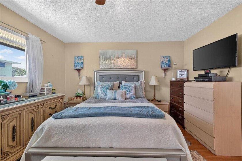 Welcome to this charming 2-bedroom, 2-bathroom condominium in - photo 16