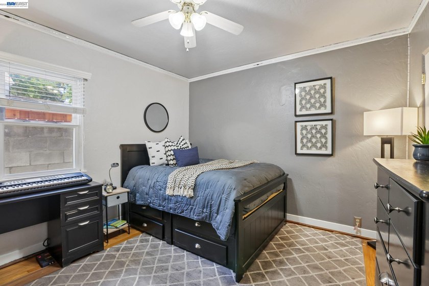 Rarely available park-front opportunity! Ideally situated - photo 18