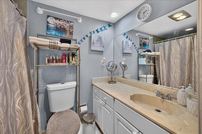 Welcome to this charming 2-bedroom, 2-bathroom condominium in - photo 19