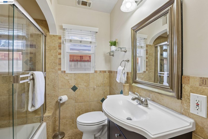 Rarely available park-front opportunity! Ideally situated - photo 21